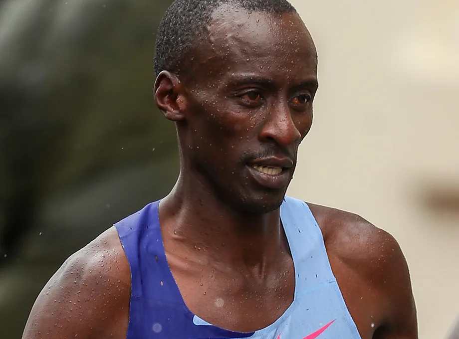 Kelvin Kiptum running a road marathon